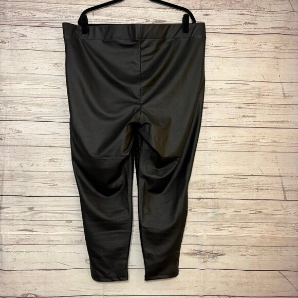 Torrid Faux Leather Legging Size 4 - Picture 4 of 5